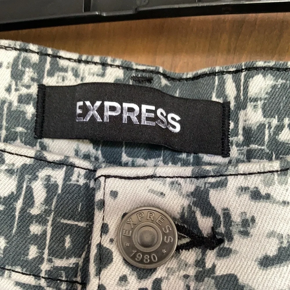 Express high rise skinny stretch jean with abstract animal print like size 12 - Picture 9 of 16
